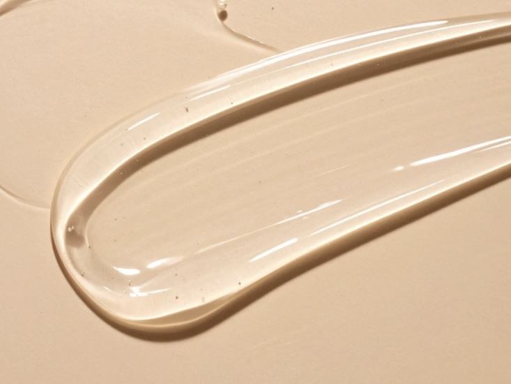 肌表面がベタつかず、うるおいが内側にとどまるジェル