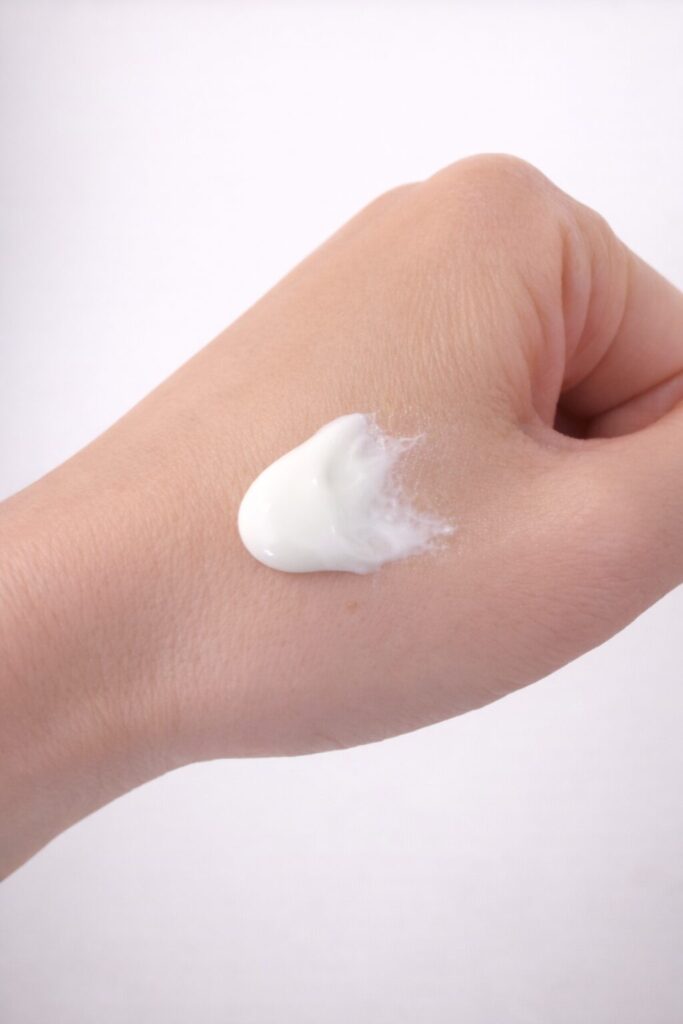 アリーを手の甲に出した画像